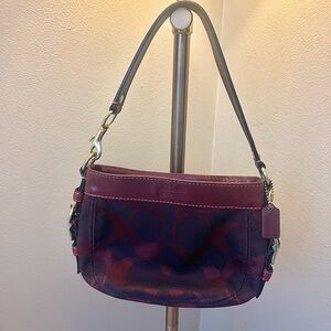 Coach (gently used) Signature Zoe in Coach Signature